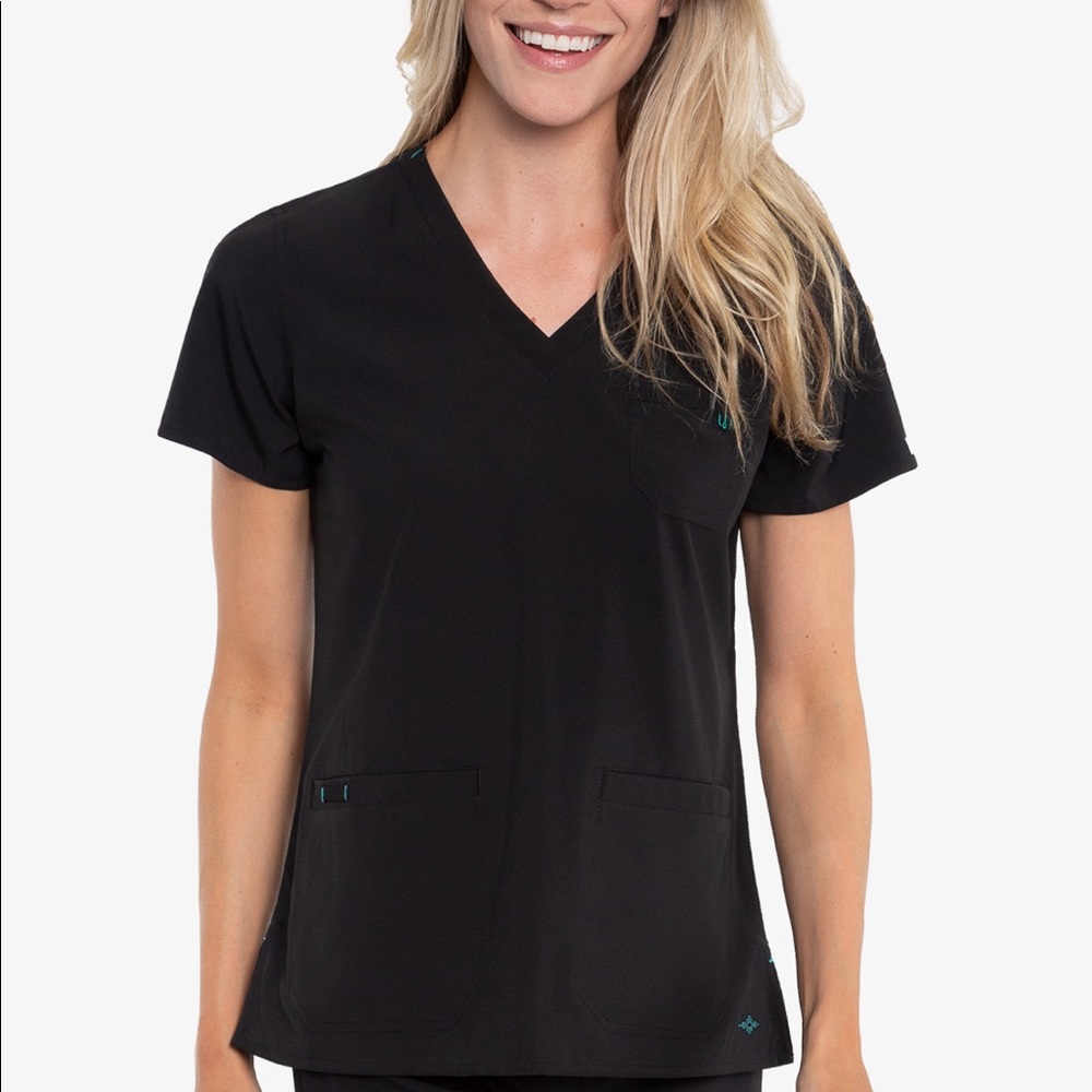 Med Couture Energy Mia V-neck 3 Pocket Scrub Top